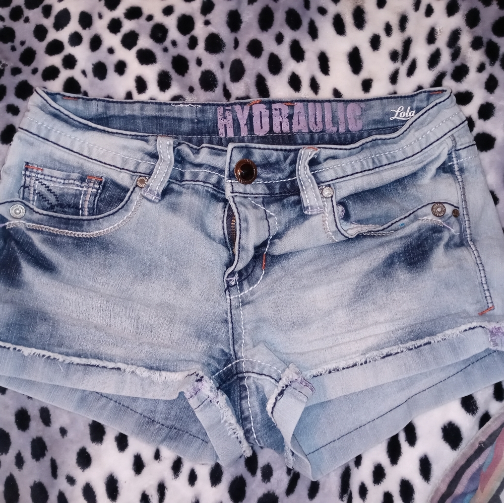 Hydraulic jean shorts